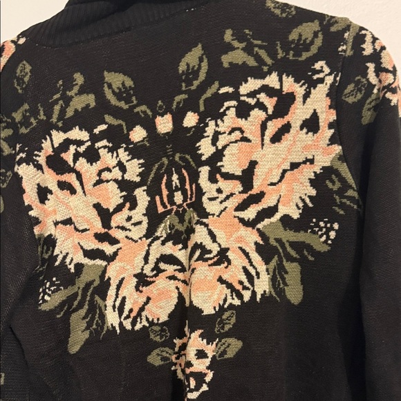 Staring at Stars Black Floral Large Heavy Cardigan Open - Picture 7 of 8